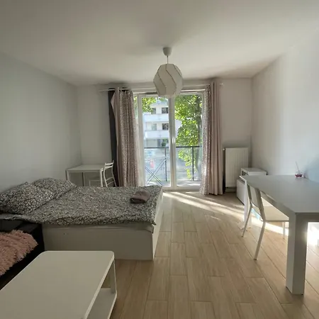 Airport Cybernetyki2 게스트하우스 바르샤바