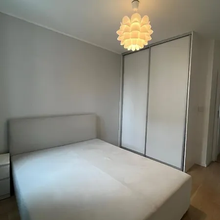 Airport Cybernetyki2 Guest house