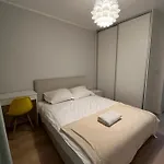Airport Cybernetyki2 Guest house *